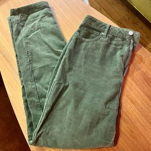 Urban Outfitters - BDG Mom Corduroy High Rise Jeans in army green, size 30